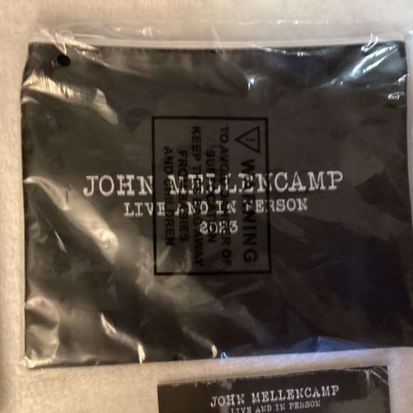 BRAND NEW SEALED JOHN MELLENCAMP LIVE AND IN PERSON 2023 GIFT SET - Picture 5 of 7